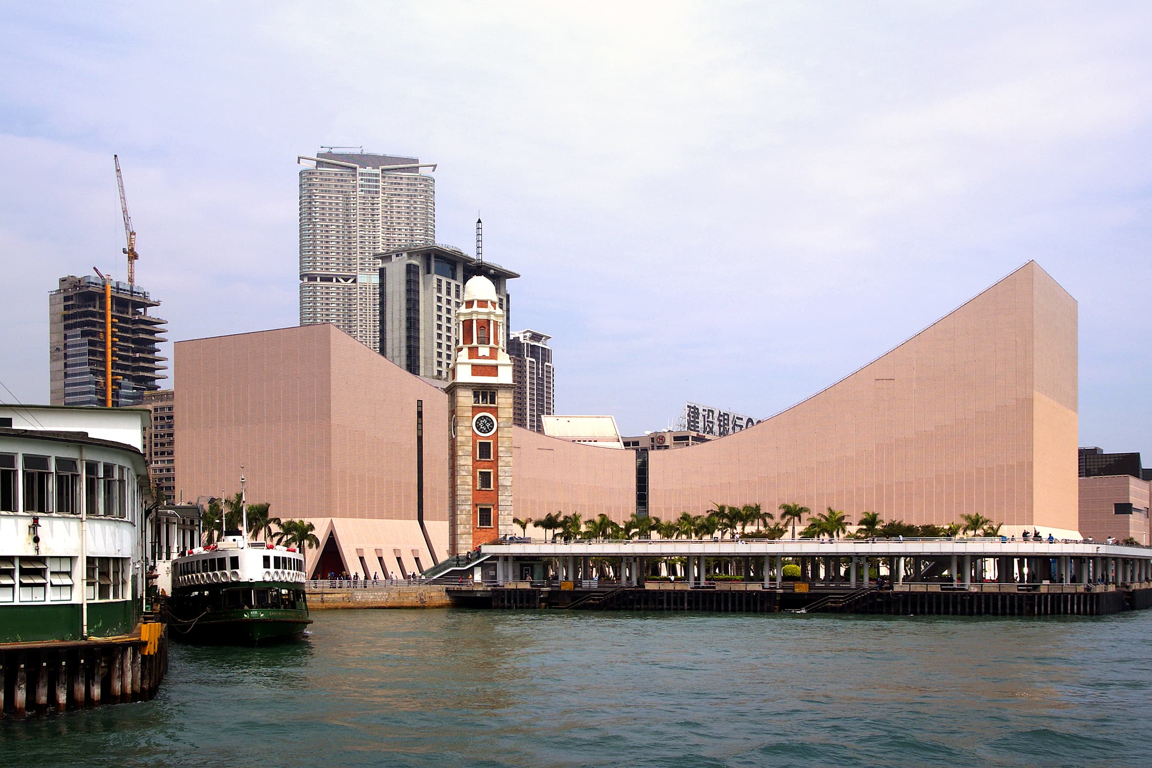 Speed vs. Stillness: Mastering Harbour Photography at Kowloon Public Pier