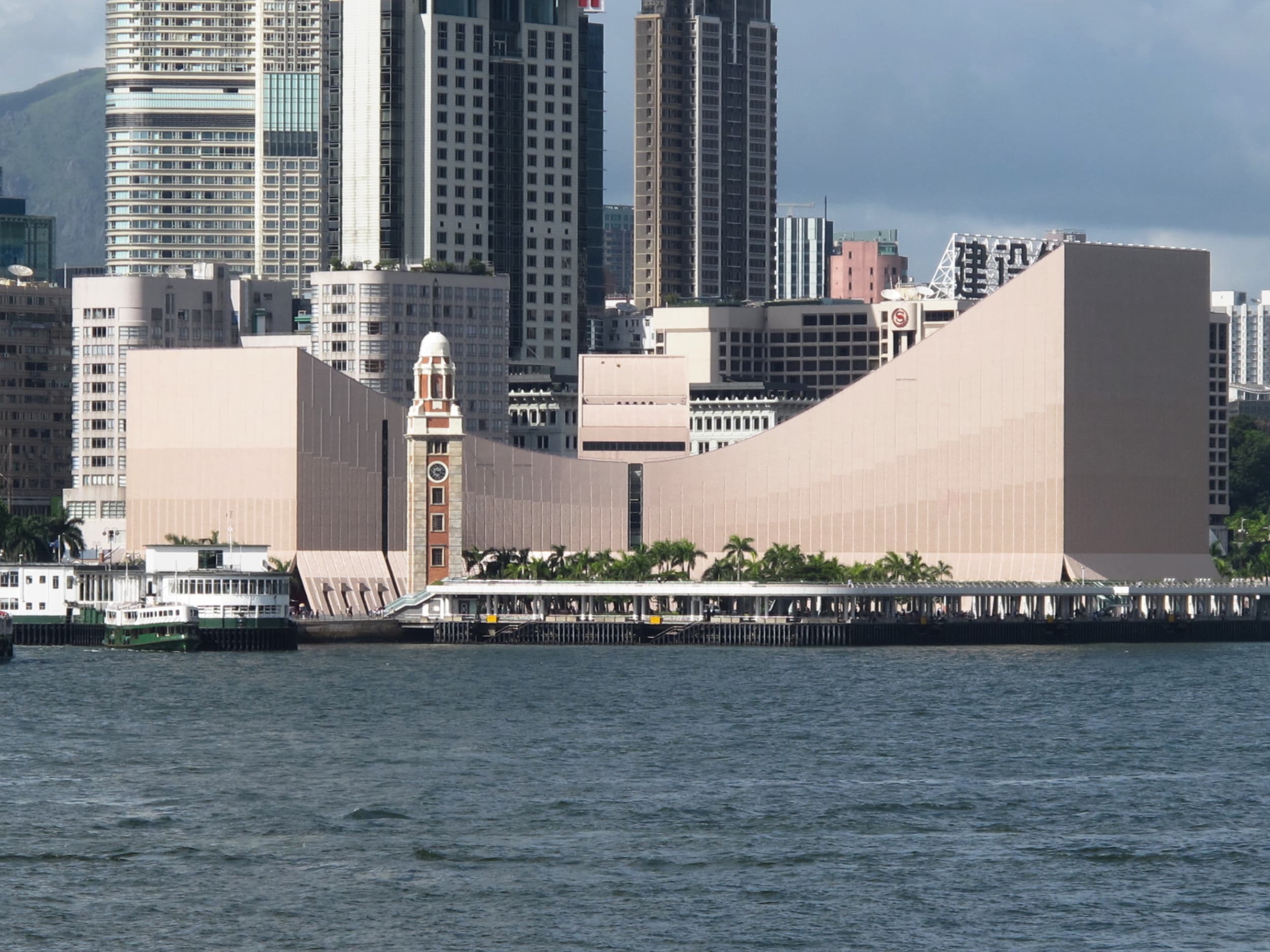 Framed by the Harbour: Outdoor Portrait Photography at Kowloon Pier