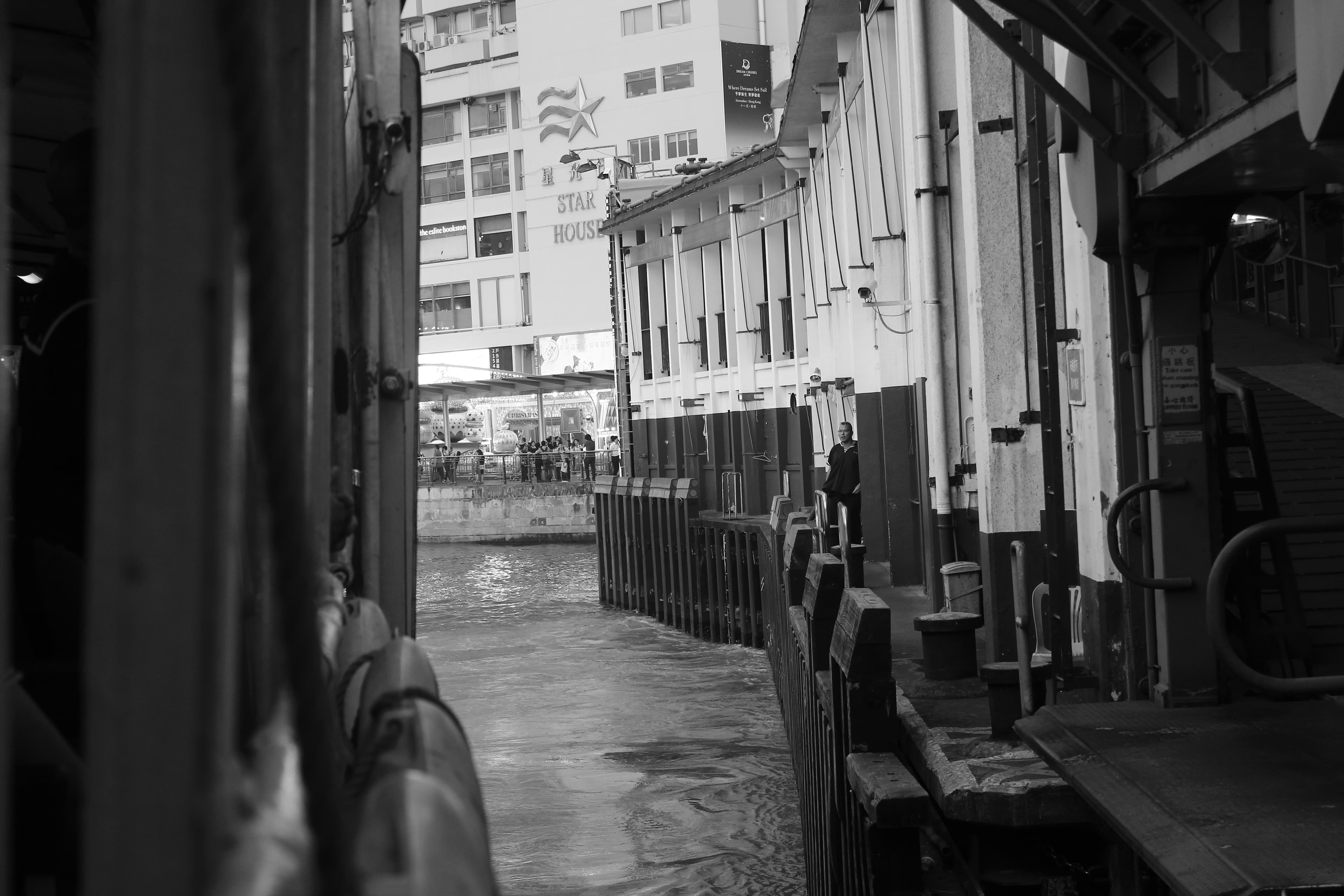 Luxury at the Pier: Kowloon Yacht Docking and the Modern Harbour