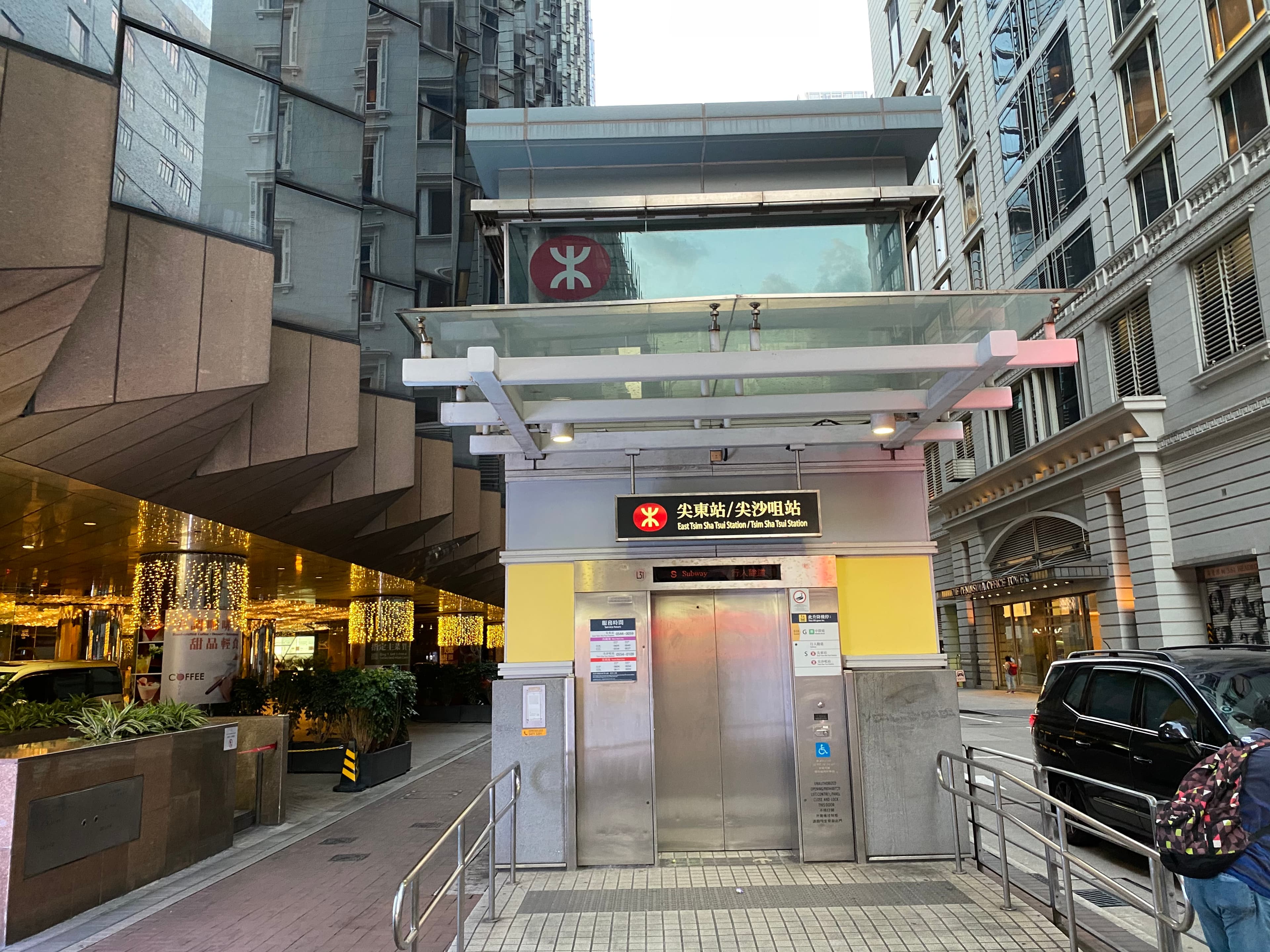 Sunsets and Skylines: A Photographer's Guide to Kowloon Public Pier